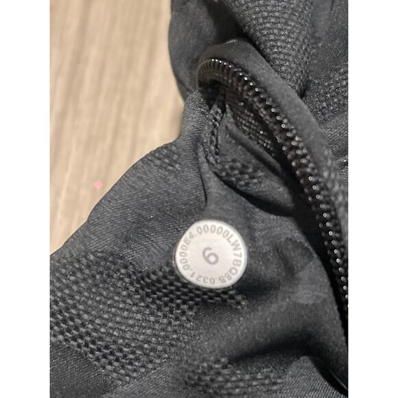 Lululemon Track That Mid-Rise Short 5"
Black / Obsidian Size 6 - Picture 10 of 10